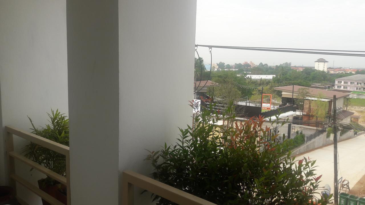 Savika Guesthouse Ранонг Экстерьер фото