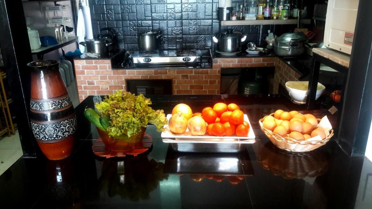 Savika Guesthouse Ранонг Экстерьер фото