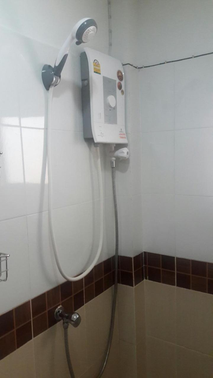 Savika Guesthouse Ранонг Экстерьер фото
